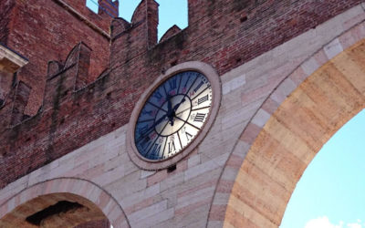 Ci troviamo sotto l’Orologio